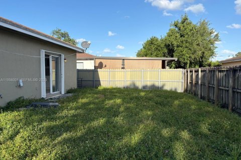 Villa ou maison à louer à Miami, Floride: 4 chambres, 126.63 m2 № 2153441 - photo 18