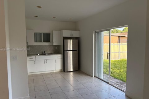 Villa ou maison à louer à Miami, Floride: 4 chambres, 126.63 m2 № 2153441 - photo 5