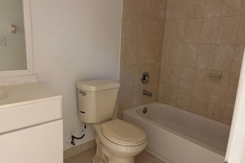 Villa ou maison à louer à Miami, Floride: 4 chambres, 126.63 m2 № 2153441 - photo 11