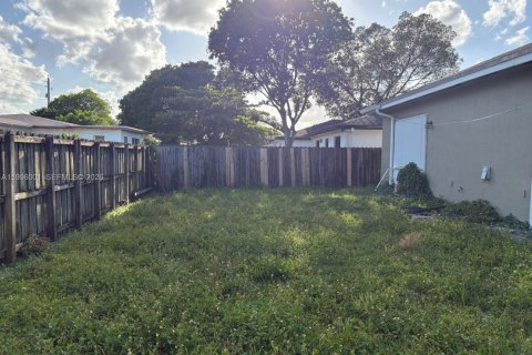 Villa ou maison à louer à Miami, Floride: 4 chambres, 126.63 m2 № 2153441 - photo 19