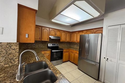 House in Orlando, Florida 4 bedrooms, 193.05 sq.m. № 1873239 - photo 5