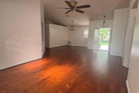 House in Orlando, Florida 4 bedrooms, 193.05 sq.m. № 1873239 - photo 7