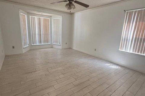 House in Orlando, Florida 4 bedrooms, 193.05 sq.m. № 1873239 - photo 8
