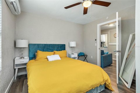 Commercial property in Saint Petersburg, Florida 4 bedrooms, 140.28 sq.m. № 1245031 - photo 15