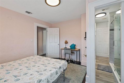 Commercial property in Saint Petersburg, Florida 4 bedrooms, 140.28 sq.m. № 1245031 - photo 28