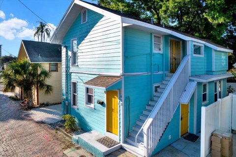 Commercial property in Saint Petersburg, Florida 4 bedrooms, 140.28 sq.m. № 1245031 - photo 7
