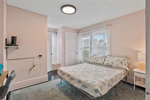 Commercial property in Saint Petersburg, Florida 4 bedrooms, 140.28 sq.m. № 1245031 - photo 29