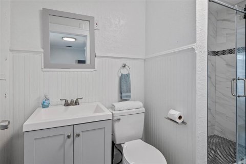 Commercial property in Saint Petersburg, Florida 4 bedrooms, 140.28 sq.m. № 1245031 - photo 26