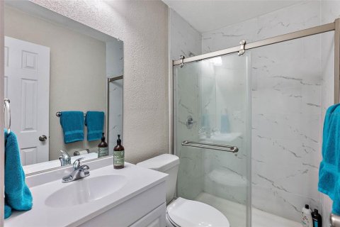 Commercial property in Saint Petersburg, Florida 4 bedrooms, 140.28 sq.m. № 1245031 - photo 11