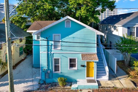 Commercial property in Saint Petersburg, Florida 4 bedrooms, 140.28 sq.m. № 1245031 - photo 8