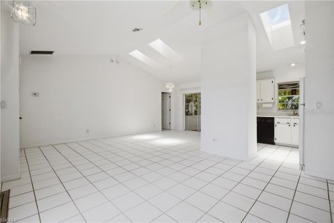 Купить виллу или дом в Кейп-Корал, Флорида 3 комнаты, 109.25м2, № 2200819 - фото 13