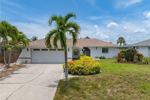 Casa en Cape Coral, Florida 3 dormitorios, 109.25 m2 № 2200819