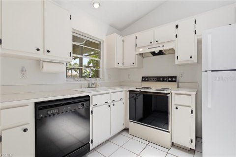 Купить виллу или дом в Кейп-Корал, Флорида 3 комнаты, 109.25м2, № 2200819 - фото 16