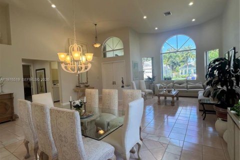 House in Weston, Florida 3 bedrooms, 292.64 sq.m. № 2043078 - photo 5