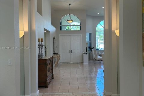 House in Weston, Florida 3 bedrooms, 292.64 sq.m. № 2043078 - photo 2