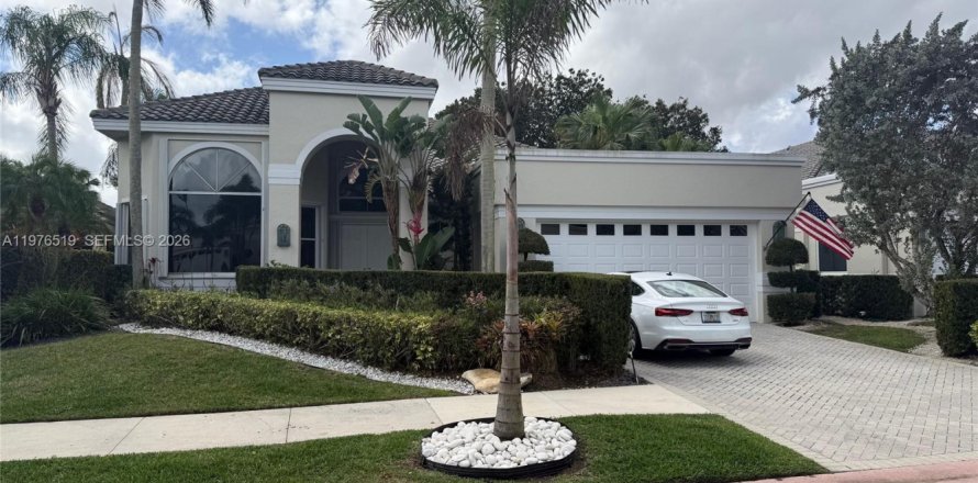 House in Weston, Florida 3 bedrooms, 292.64 sq.m. № 2043078