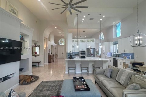 House in Weston, Florida 3 bedrooms, 292.64 sq.m. № 2043078 - photo 4