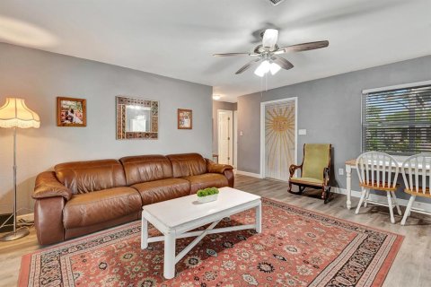 Casa en venta en Bradenton, Florida, 2 dormitorios, 131.18 m2 № 2258542 - foto 13