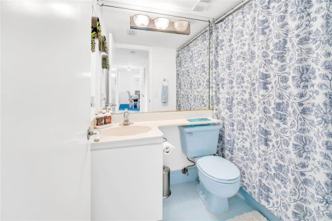 Купить кондоминиум в Тамарак, Флорида 1 комната, 117.99м2, № 2179769 - фото 14