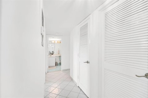 Купить кондоминиум в Тамарак, Флорида 1 комната, 117.99м2, № 2179769 - фото 13
