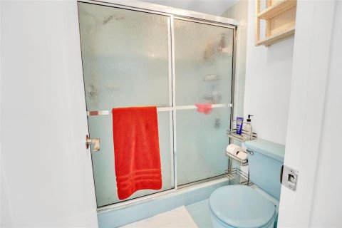 Купить кондоминиум в Тамарак, Флорида 1 комната, 117.99м2, № 2179769 - фото 19
