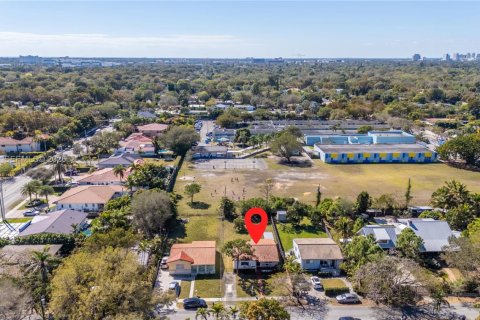 Villa ou maison à vendre à South Miami, Floride: 2 chambres, 86.96 m2 № 2068216 - photo 4