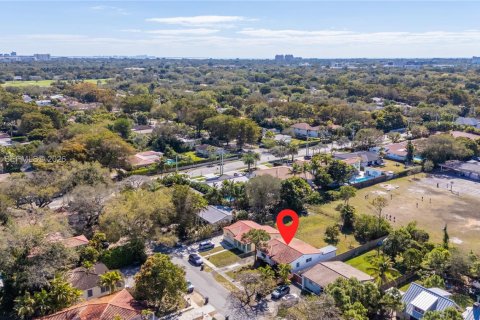 Villa ou maison à vendre à South Miami, Floride: 2 chambres, 86.96 m2 № 2068216 - photo 6