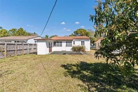 Villa ou maison à vendre à South Miami, Floride: 2 chambres, 86.96 m2 № 2068216 - photo 25