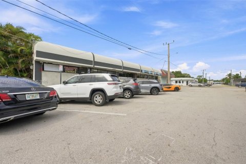 Commercial property in North Miami, Florida № 2265251 - photo 6