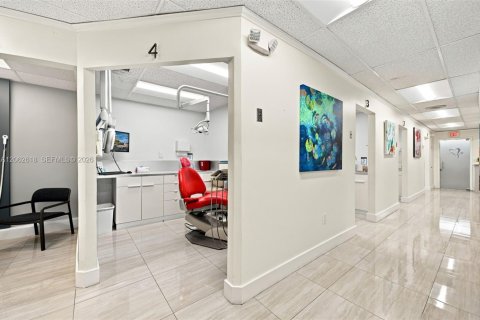 Commercial property in North Miami, Florida № 2265251 - photo 21