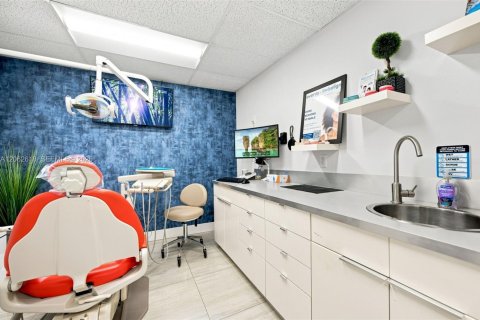 Commercial property in North Miami, Florida № 2265251 - photo 14