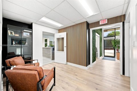 Commercial property in North Miami, Florida № 2265251 - photo 26