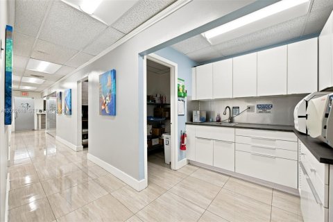 Commercial property in North Miami, Florida № 2265251 - photo 22