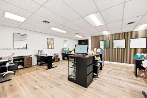 Commercial property in North Miami, Florida № 2265251 - photo 29