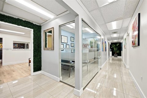 Commercial property in North Miami, Florida № 2265251 - photo 11