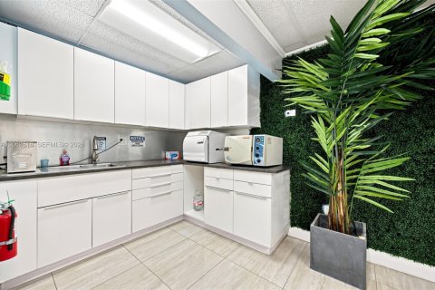 Commercial property in North Miami, Florida № 2265251 - photo 23