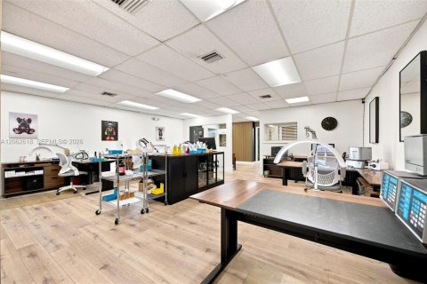 Commercial property in North Miami, Florida № 2265251 - photo 30