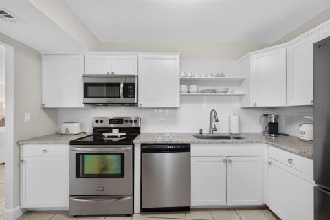 Condo in Jupiter, Florida, 2 bedrooms № 2181113 - photo 13