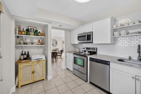 Condo in Jupiter, Florida, 2 bedrooms № 2181113 - photo 14