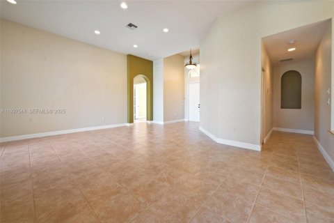 Villa ou maison à louer à Davie, Floride: 4 chambres, 325.34 m2 № 1986323 - photo 5