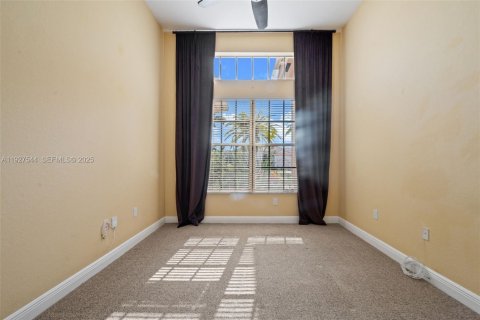 Villa ou maison à louer à Davie, Floride: 4 chambres, 325.34 m2 № 1986323 - photo 26