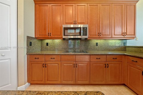 Villa ou maison à louer à Davie, Floride: 4 chambres, 325.34 m2 № 1986323 - photo 11