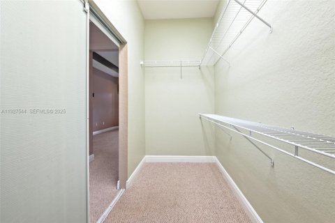 Villa ou maison à louer à Davie, Floride: 4 chambres, 325.34 m2 № 1986323 - photo 15