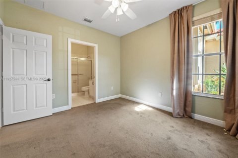 Villa ou maison à louer à Davie, Floride: 4 chambres, 325.34 m2 № 1986323 - photo 24