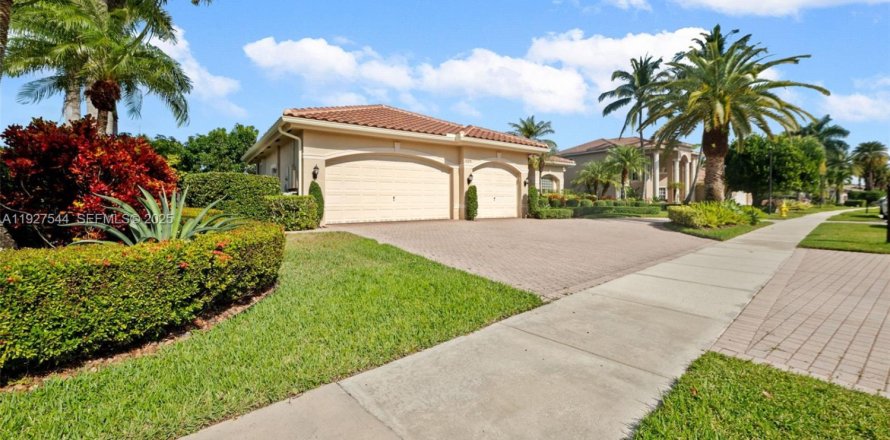 Villa ou maison à Davie, Floride 4 chambres, 325.34 m2 № 1986323