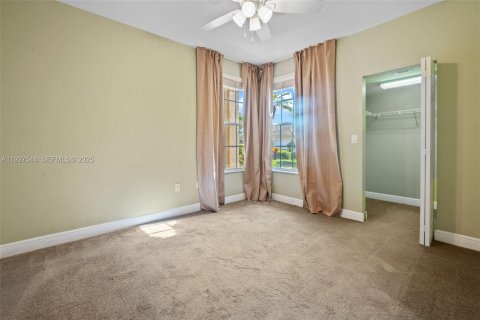 Villa ou maison à louer à Davie, Floride: 4 chambres, 325.34 m2 № 1986323 - photo 23