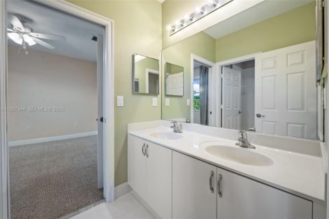 Villa ou maison à louer à Davie, Floride: 4 chambres, 325.34 m2 № 1986323 - photo 19