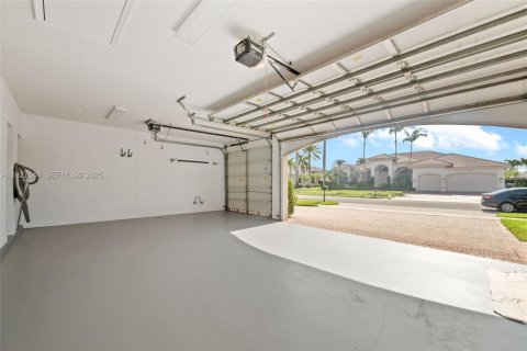 Villa ou maison à louer à Davie, Floride: 4 chambres, 325.34 m2 № 1986323 - photo 30