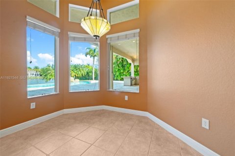 Villa ou maison à louer à Davie, Floride: 4 chambres, 325.34 m2 № 1986323 - photo 9