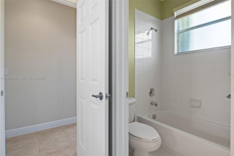 Villa ou maison à louer à Davie, Floride: 4 chambres, 325.34 m2 № 1986323 - photo 20